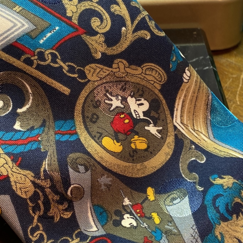 Disney Mickey Tie - Picture 4 of 8